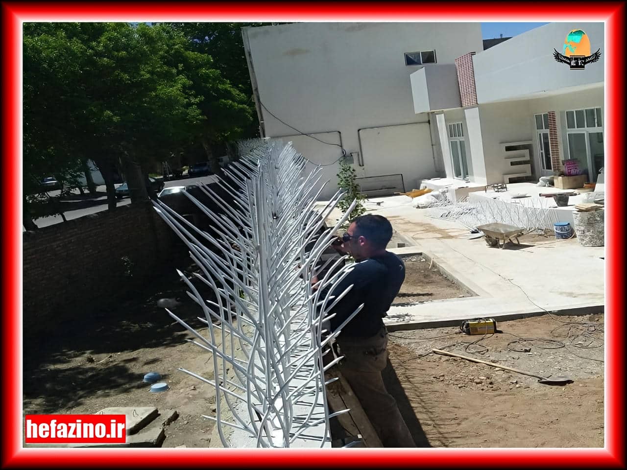 حفاظ آهنی بر روی دیوارها حفاظ آهنی بر روی دیوارها