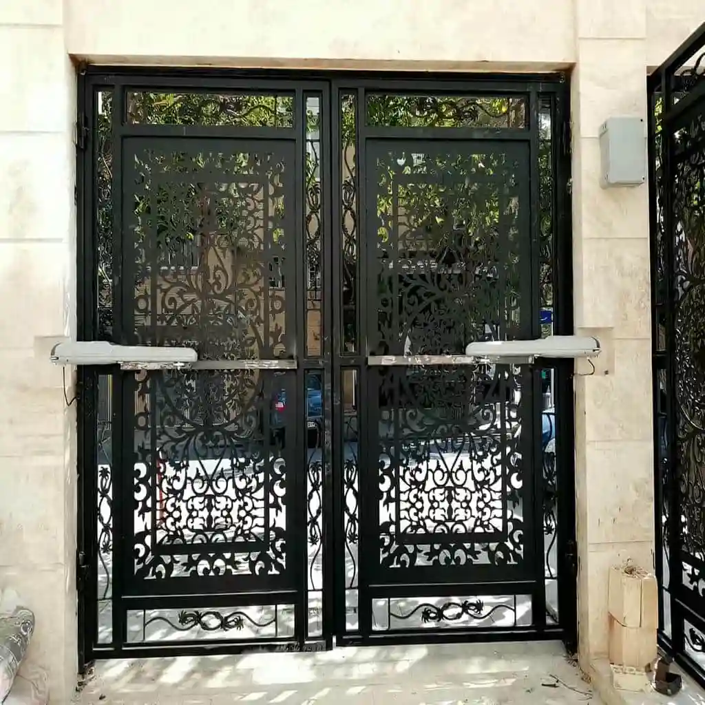 جک درب پارکینگ بازویی 169 جک درب پارکینگ با قفل برقی و اینترلاک: امنیت و مدیریت دسترسی