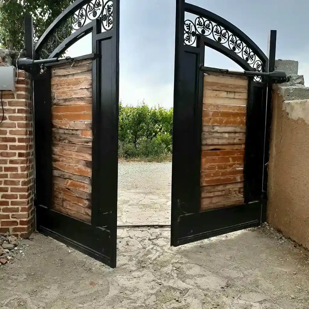 راهنمای انتخاب جک درب پارکینگ با تاکید بر ایمنی و خدمات