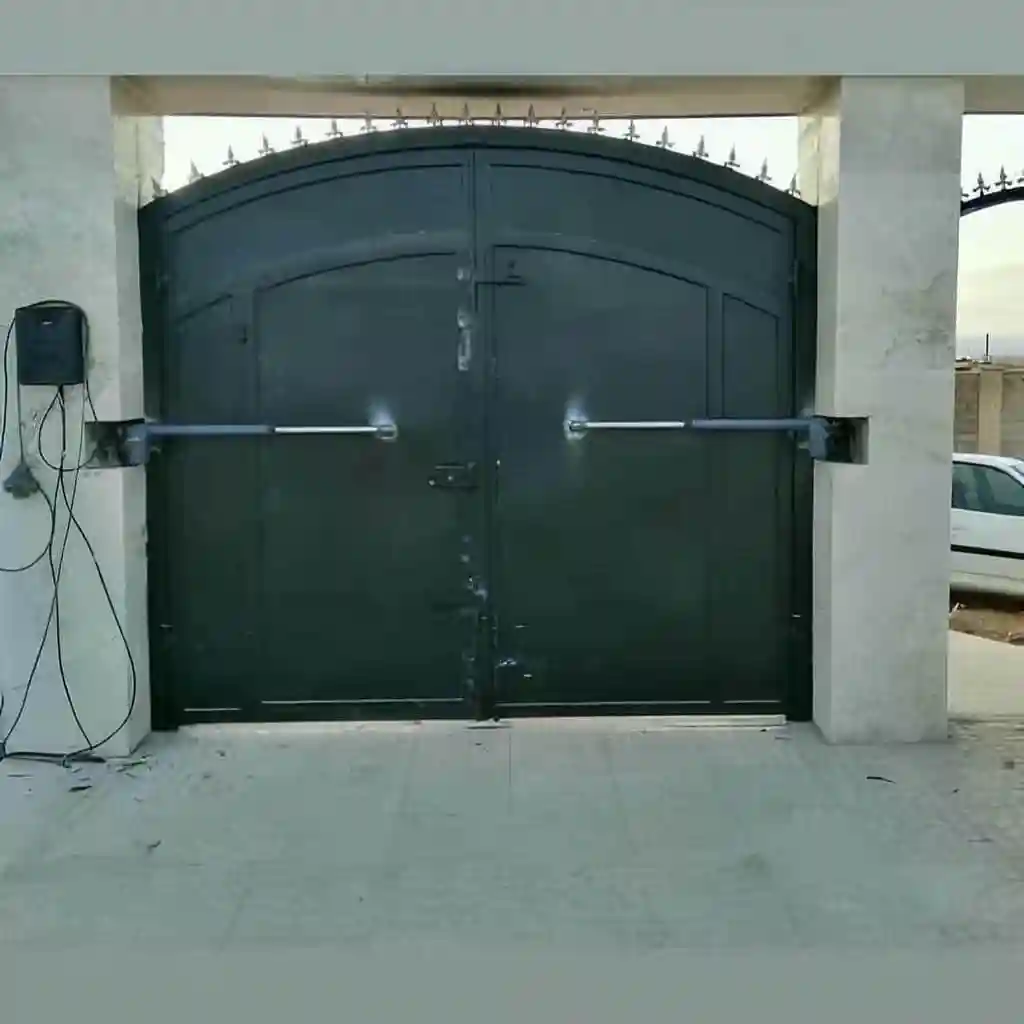 جک درب پارکینگ بازویی 196 جک درب پارکینگ با باتری بکآپ و قطع برق: تداوم عملکرد