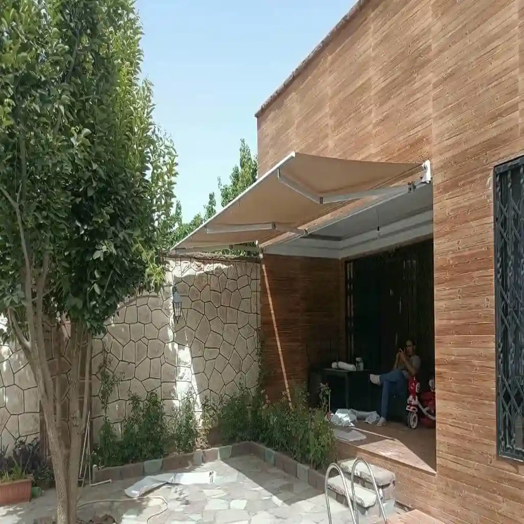 سایبان برقی اتوماتیک مغازه و پارکینگ 095 راهنمای انتخاب و نصب ایمن سایبان برقی با خدمات پس از فروش