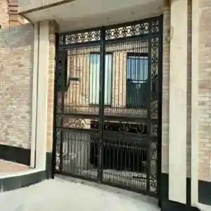 انتخاب درب فلزی ساده و شیک ورودی ساختمان