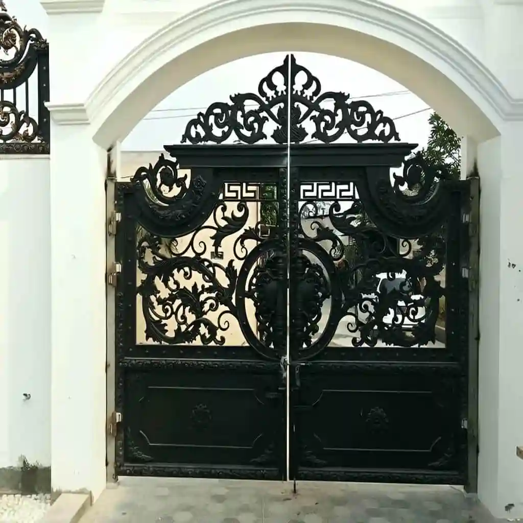 قیمت درب حیاط آهنی مدرن