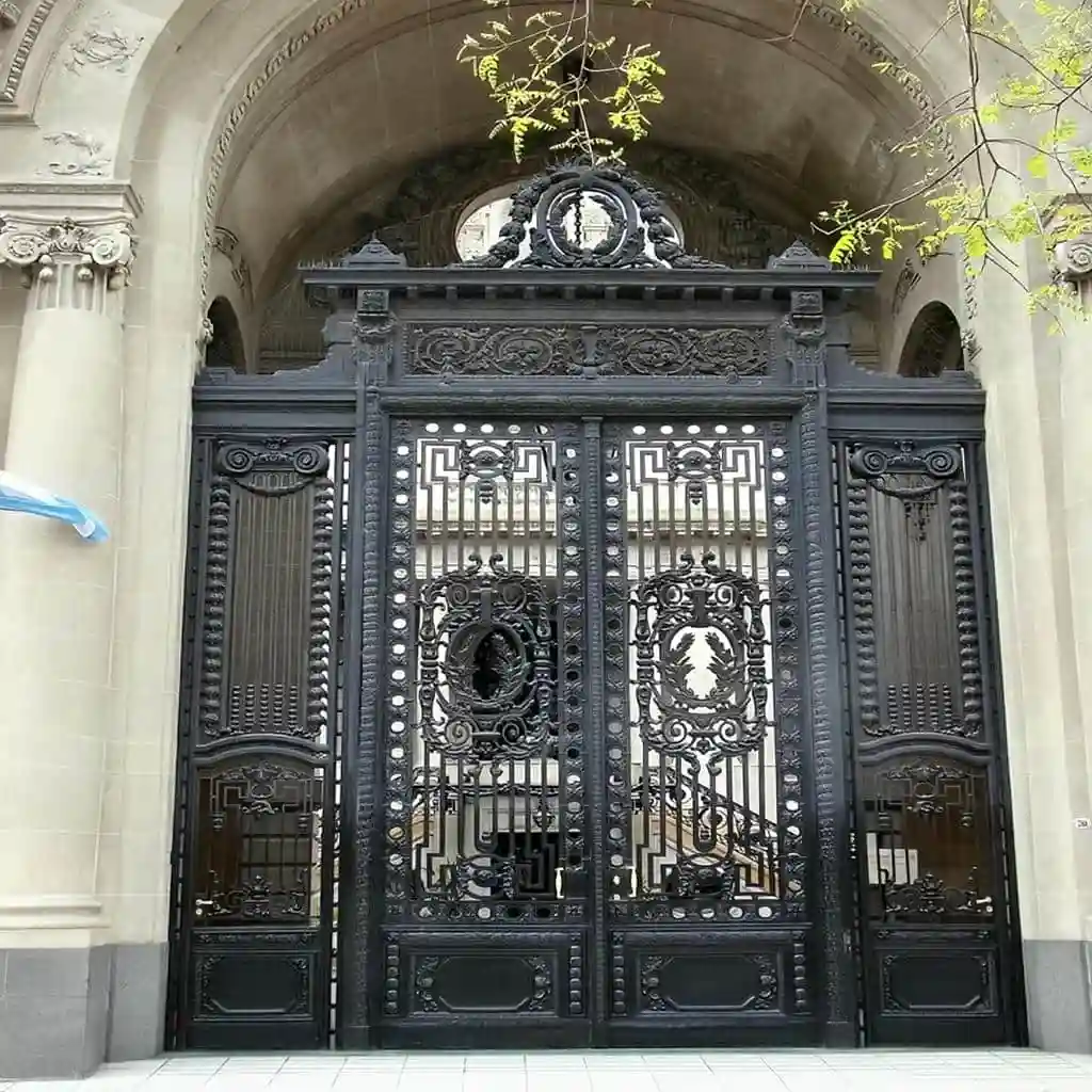 نصب درب حیاط ویلایی با رنگ پودری