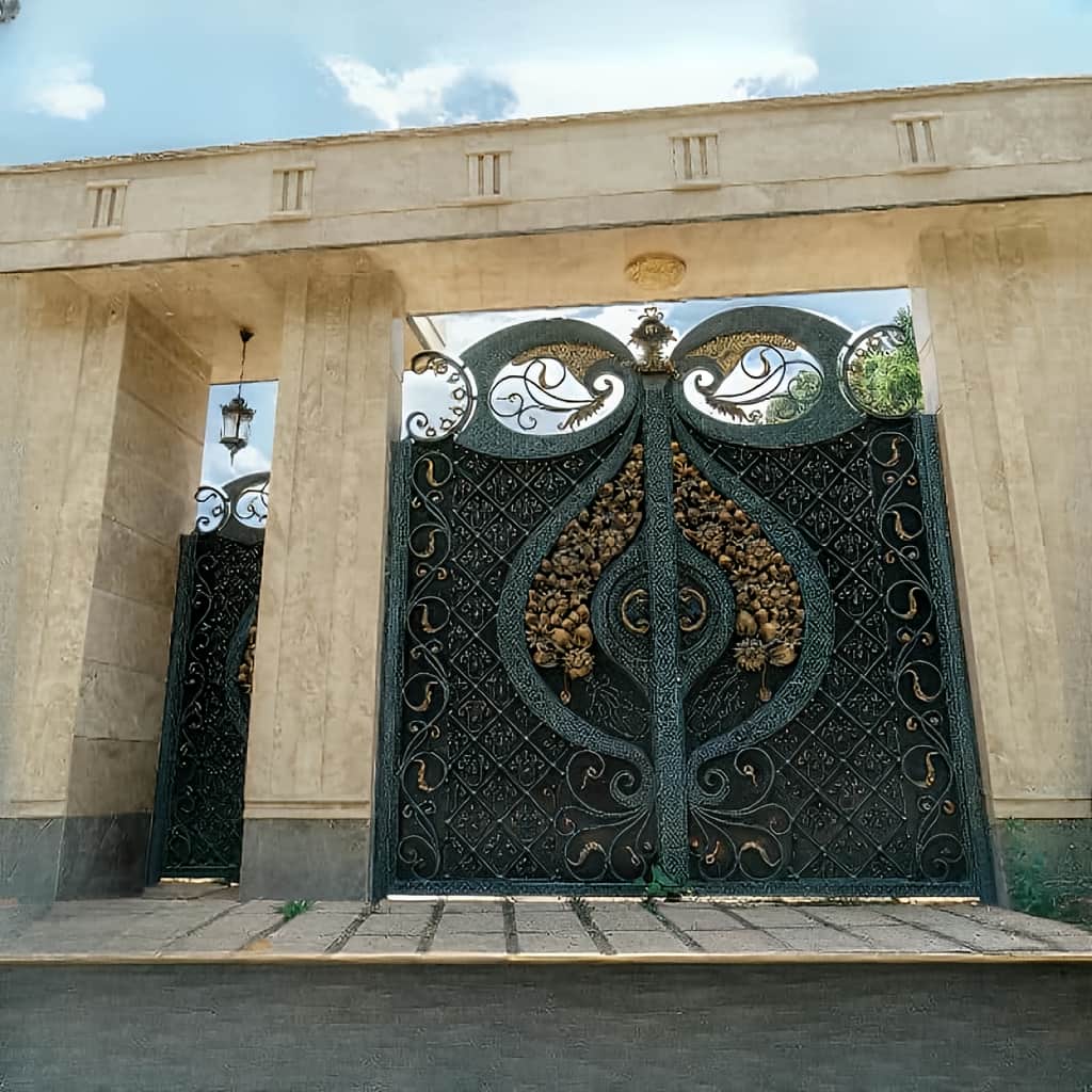 نصب درب مدل دسته گل ویلایی