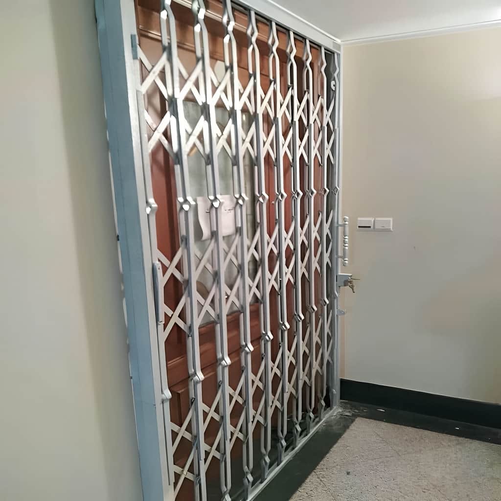 خرید درب آکاردئونی حفاظ متحرک سه‌گل در اشتهارد