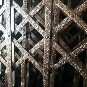 درب آکاردئونی حفاظ متحرک در کمال شهر