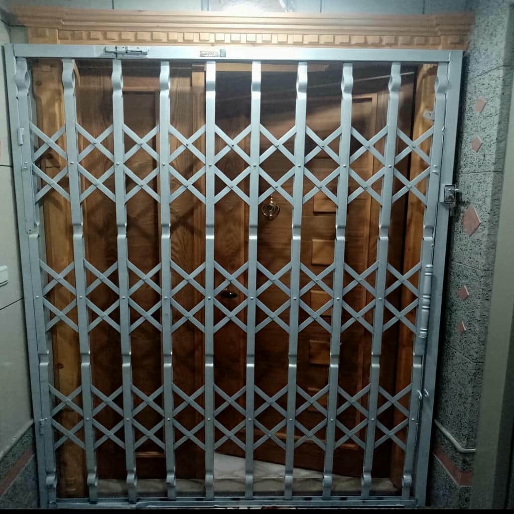 نصب درب آکاردئونی حفاظ متحرک مقاوم در بندر لنگه