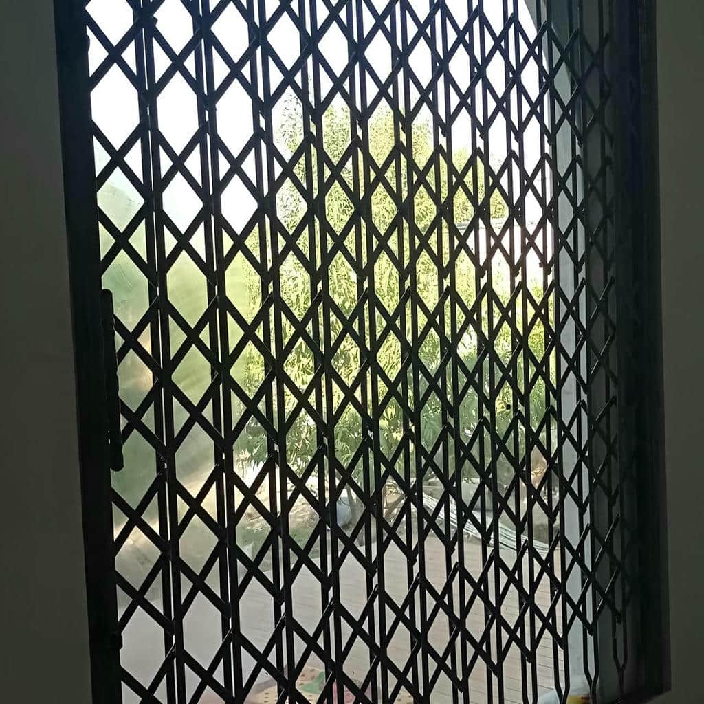 نصب درب آکاردئونی حفاظ تقویتشده در استان گلستان