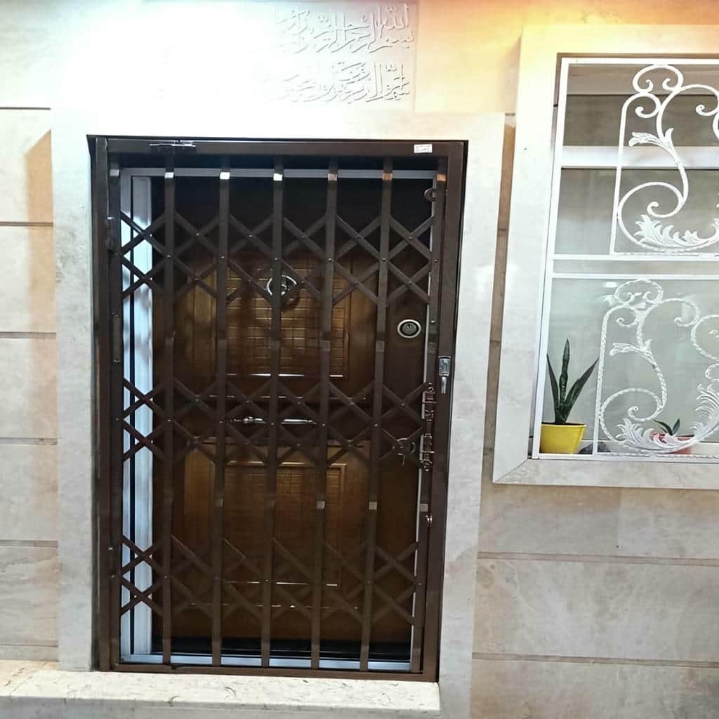 درب آکاردئونی حفاظ در ساری