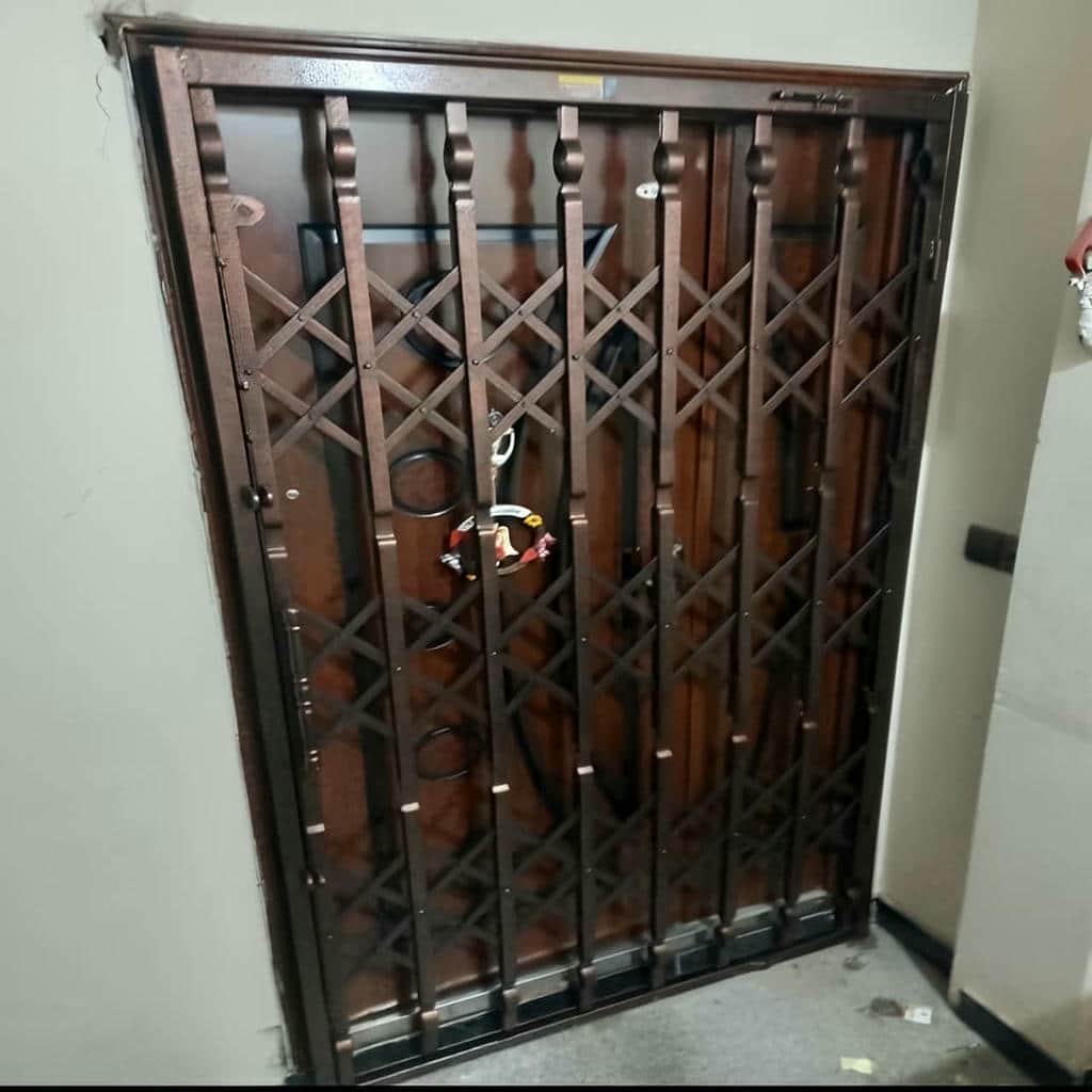 درب آکاردئونی حفاظ متحرک در اندیشه