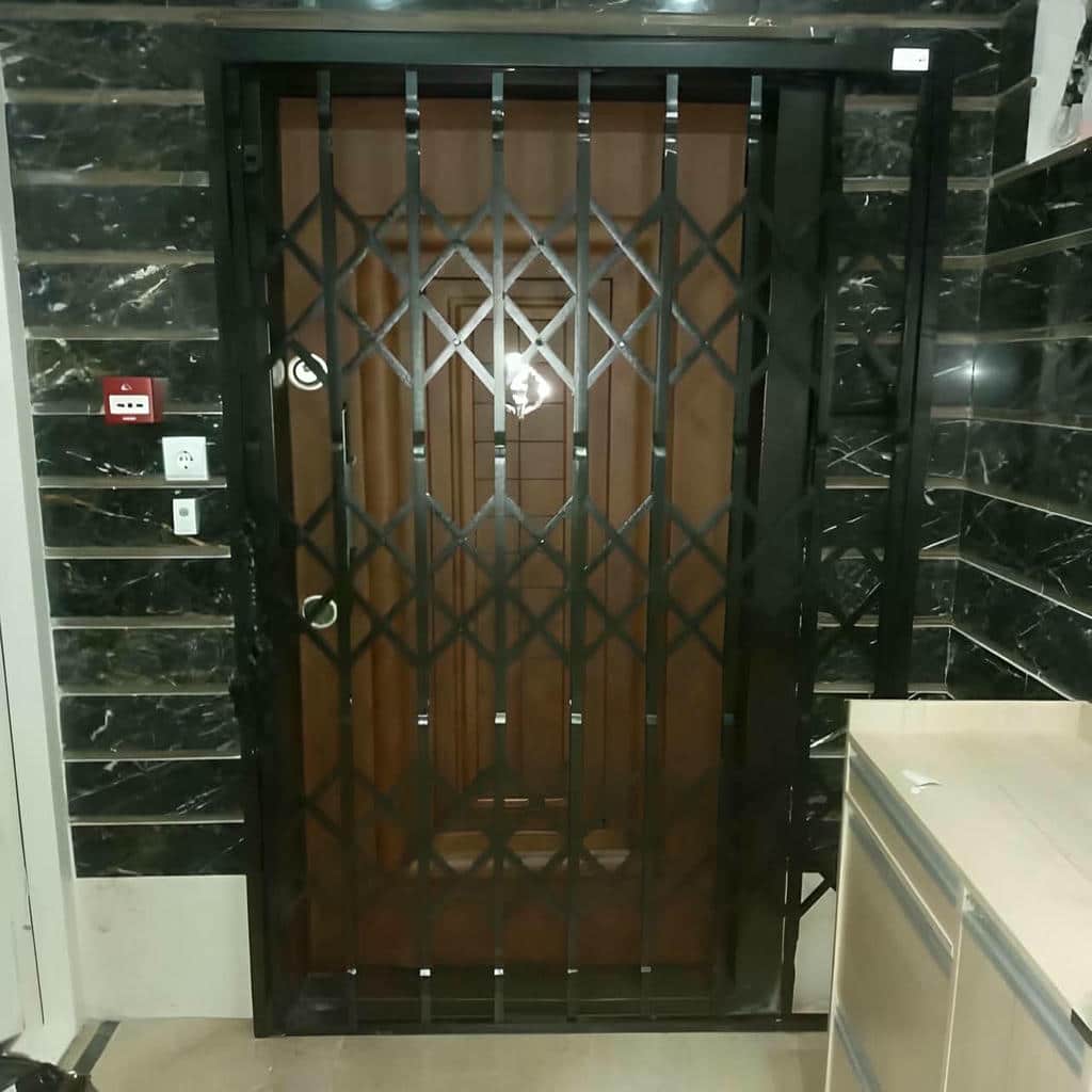 خرید درب آکاردئونی حفاظ متحرک کلاسیک در اندیشه