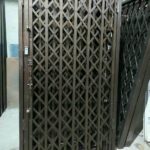 درب آکاردئونی حفاظ در کرمان