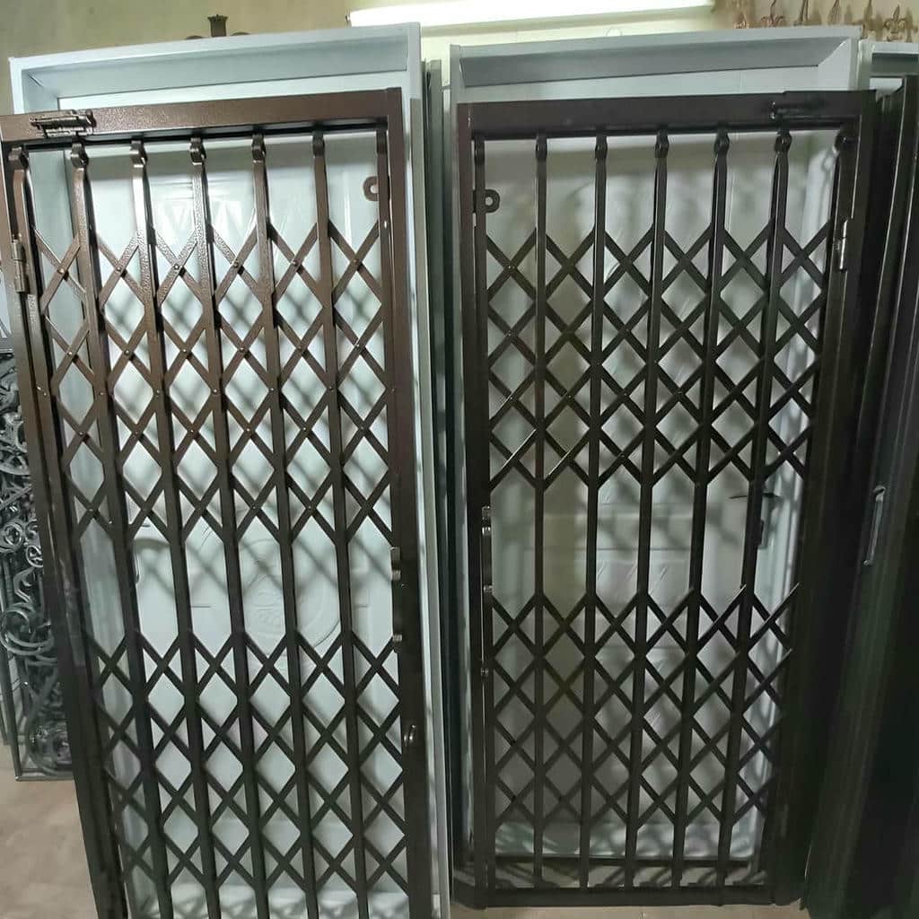 نصب درب آکاردئونی حفاظ متحرک ویلایی در باغ عباس‌آباد