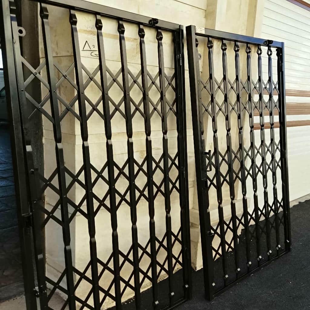 نصب درب آکاردئونی حفاظ متحرک ضدزنگ در سنندج