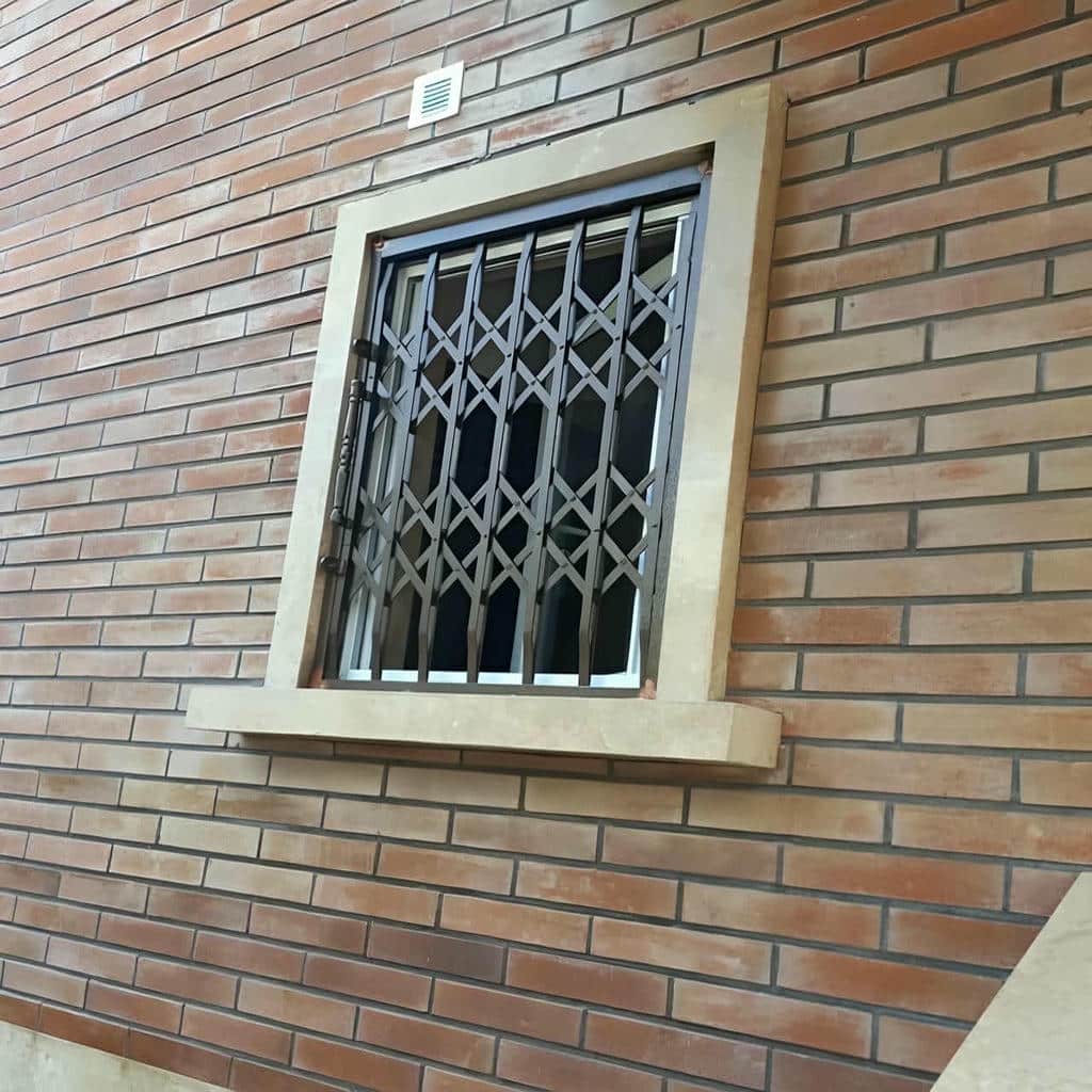 نصب درب آکاردئونی حفاظ متحرک ویلایی در فردیس کرج