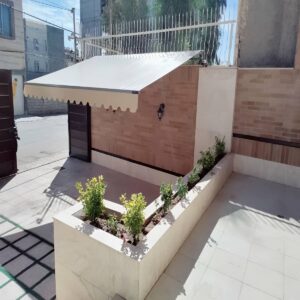 سایبان برقی بازویی در باغ عباس‌آباد