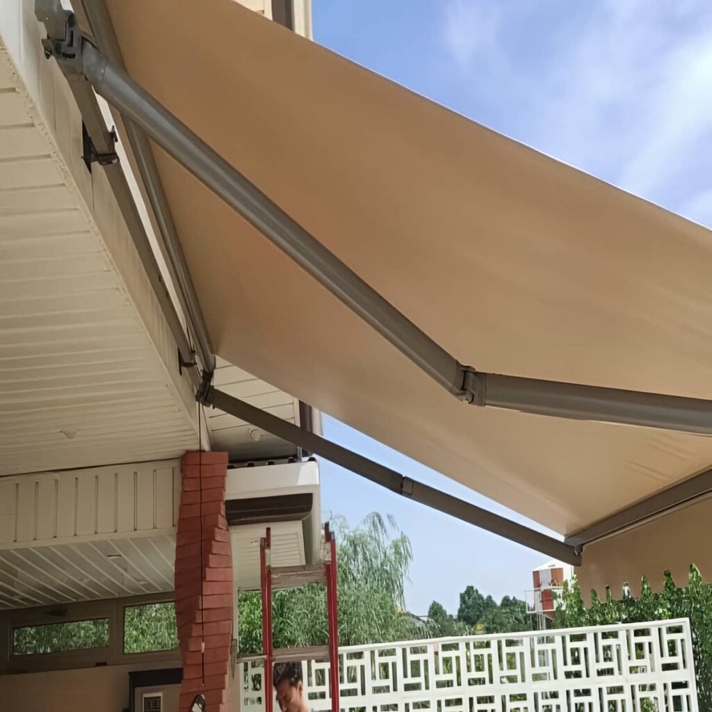 نصب انواع سایبان برقی مغازه در یاسوج
