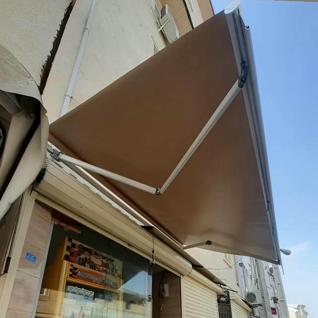 سایبان برقی بازویی در اشتهارد