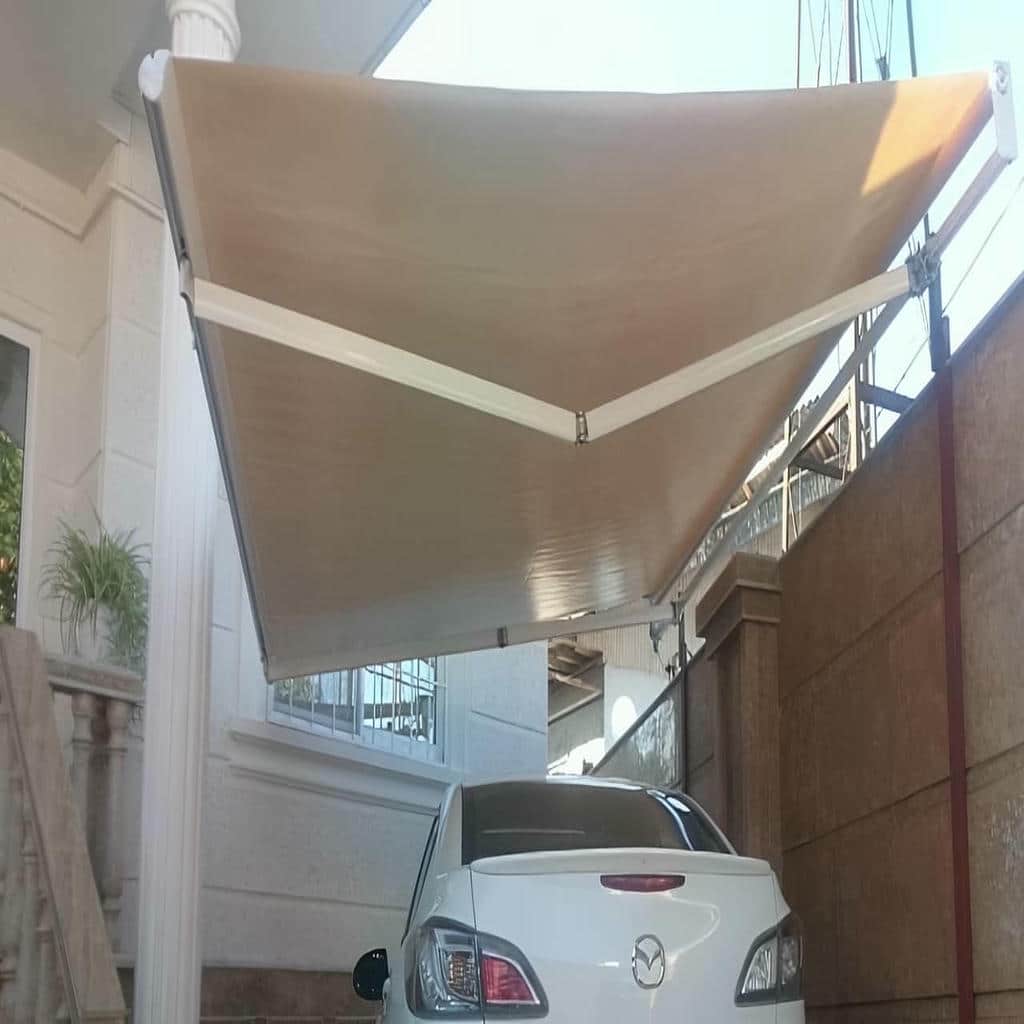 سایبان برقی بازویی در پردیس