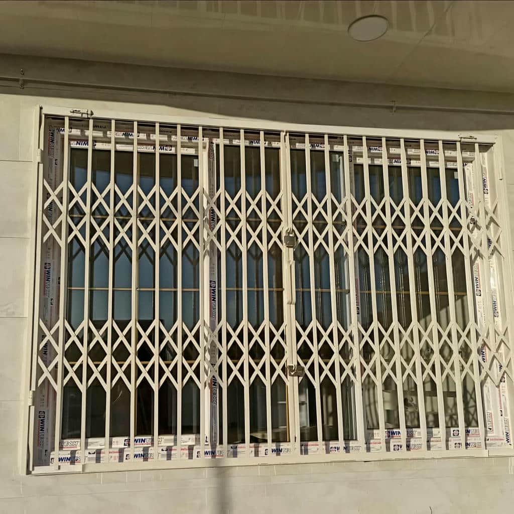 نصب حفاظ پنجره نرده آهنی در کرمان نصب حفاظ پنجره نرده آهنی در کرمان