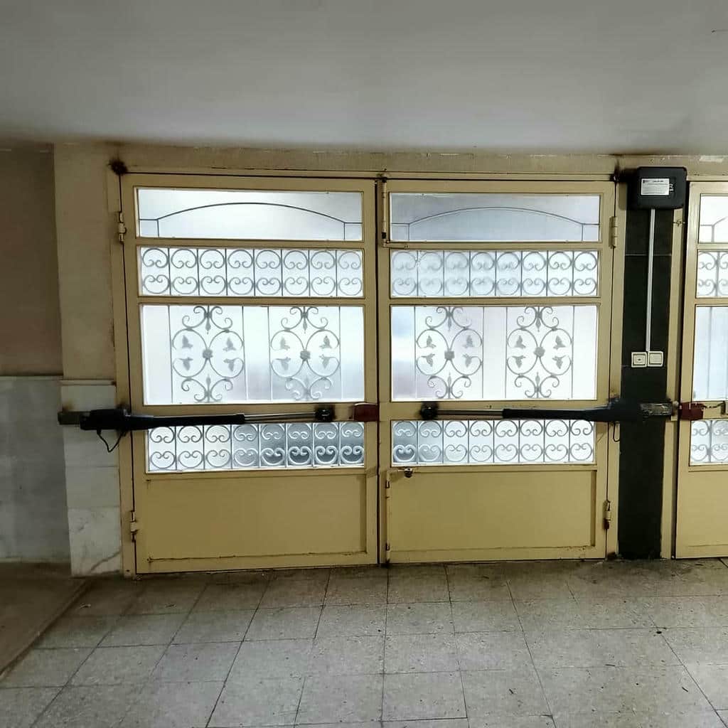 جک بازویی ریلی در آبسرد