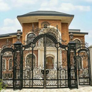 درب حیاط فرفورژه ویلایی در اصفهان
