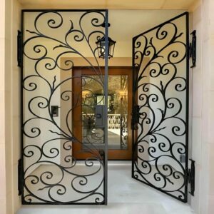درب حیاط فرفورژه ویلایی در نیشابور
