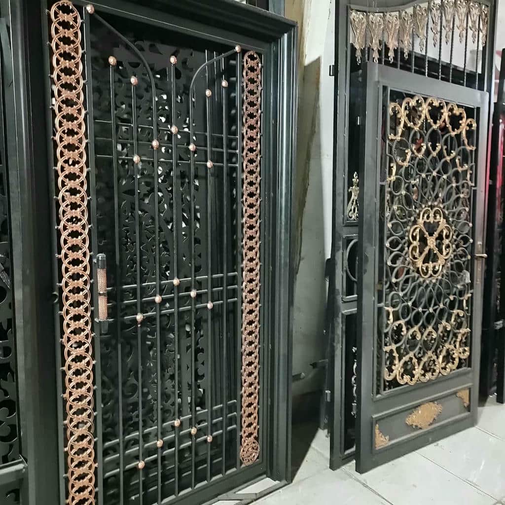 درب حیاط فرفورژه ویلایی در کیش