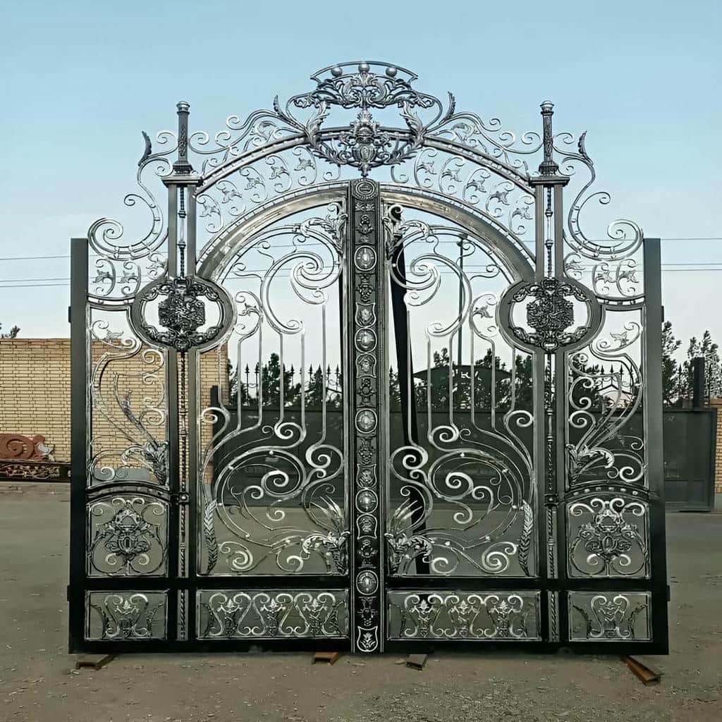 خرید درب حیاط فرفورژه ویلایی کلاسیک در تهران