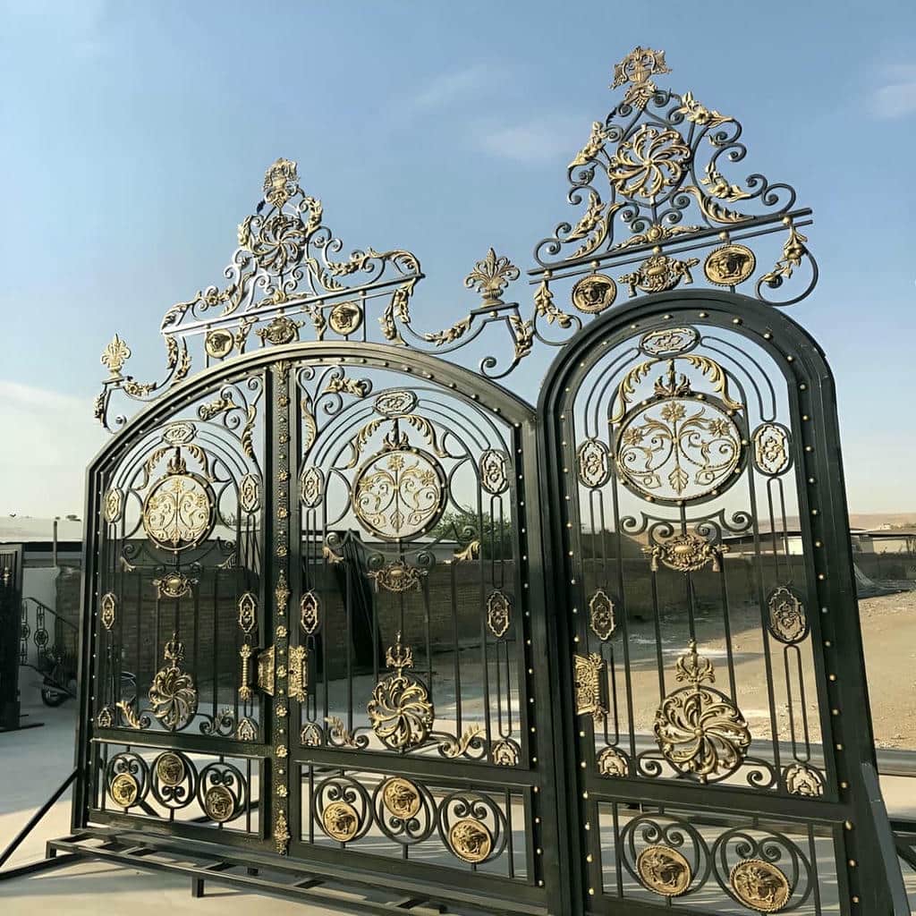 فروش درب حیاط فرفورژه ویلایی پارکینگ در سیرجان