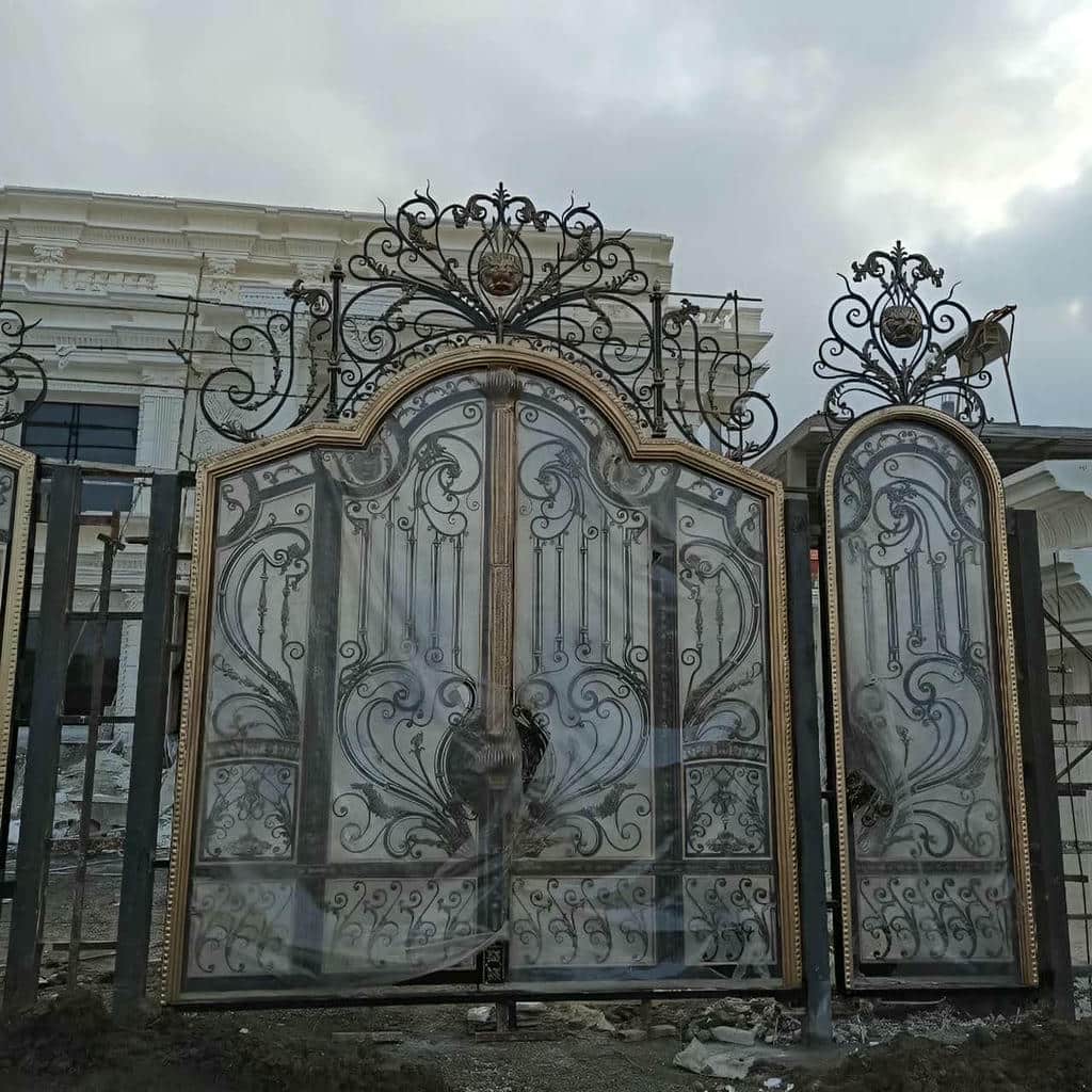 نصب درب حیاط فرفورژه ویلایی مقاوم در بندر انزلی