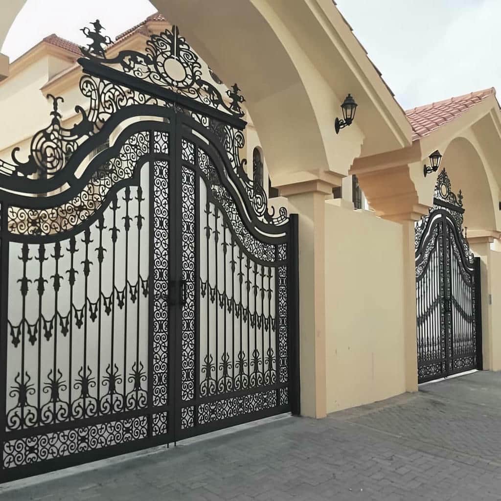 نصب درب حیاط فرفورژه ویلایی کلاسیک در اراک