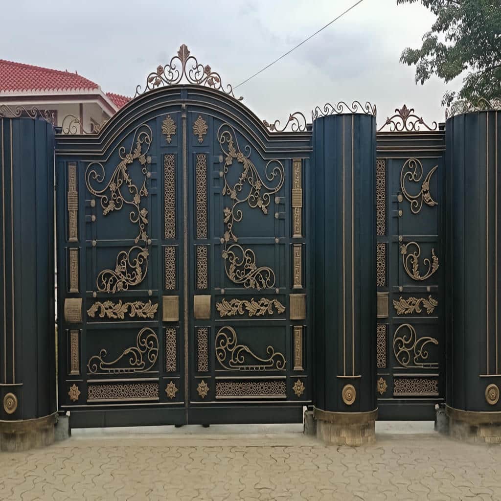 خرید درب حیاط فرفورژه ویلایی کلاسیک در سیرجان
