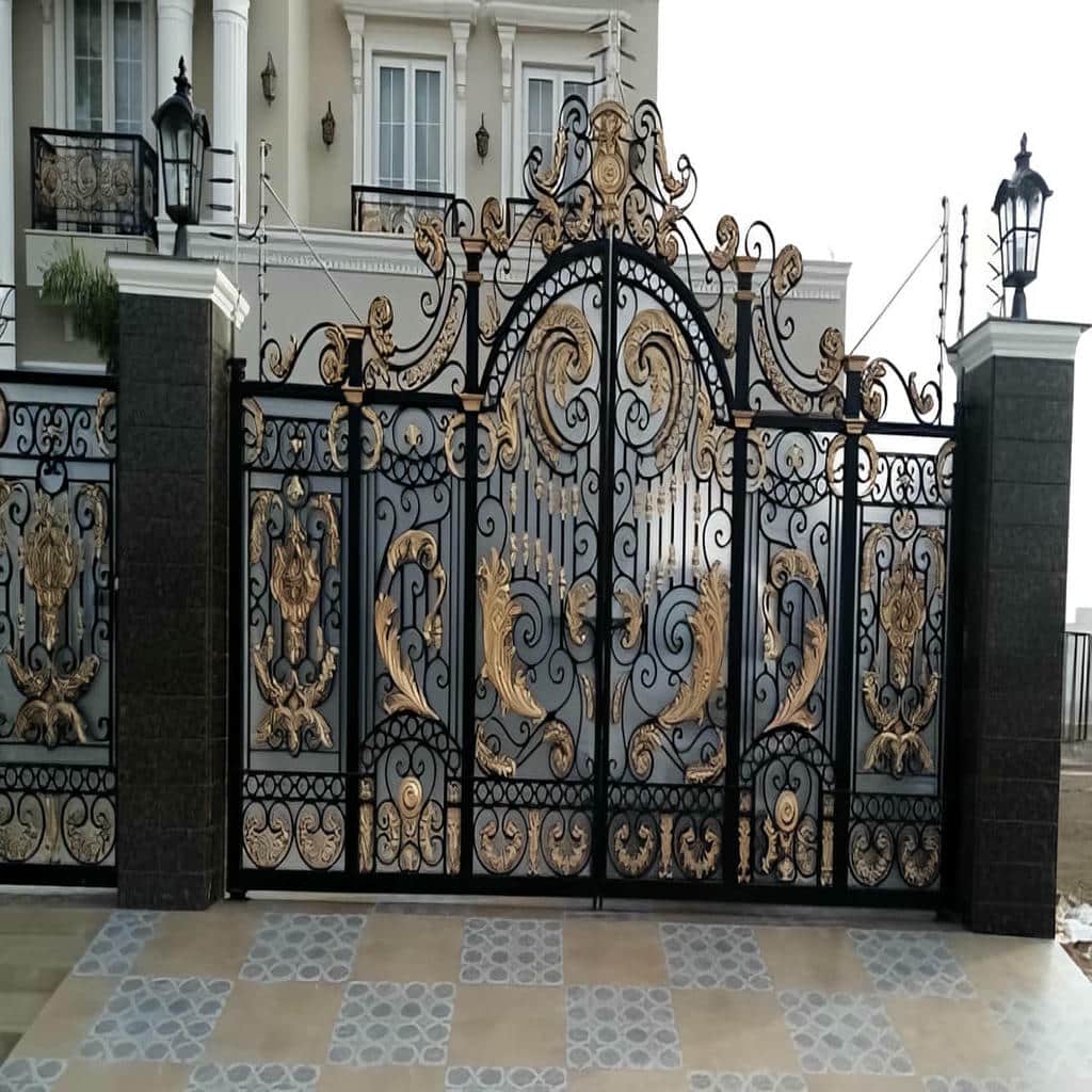 نصب درب حیاط فرفورژه ویلایی ساده در سیرجان