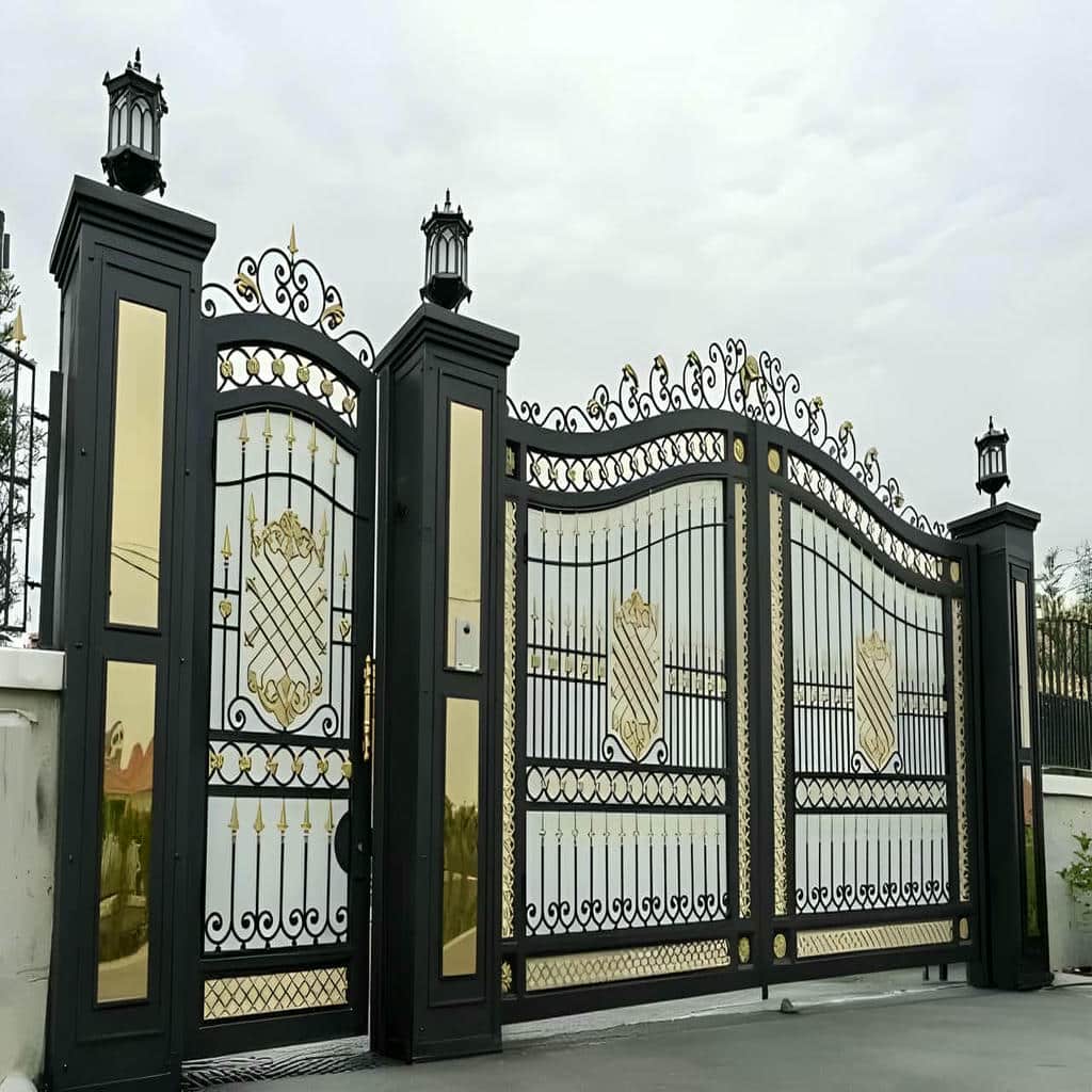 خرید درب حیاط فرفورژه ویلایی کلاسیک در اندیشه