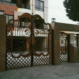 درب حیاط فرفورژه ویلایی در ساوه