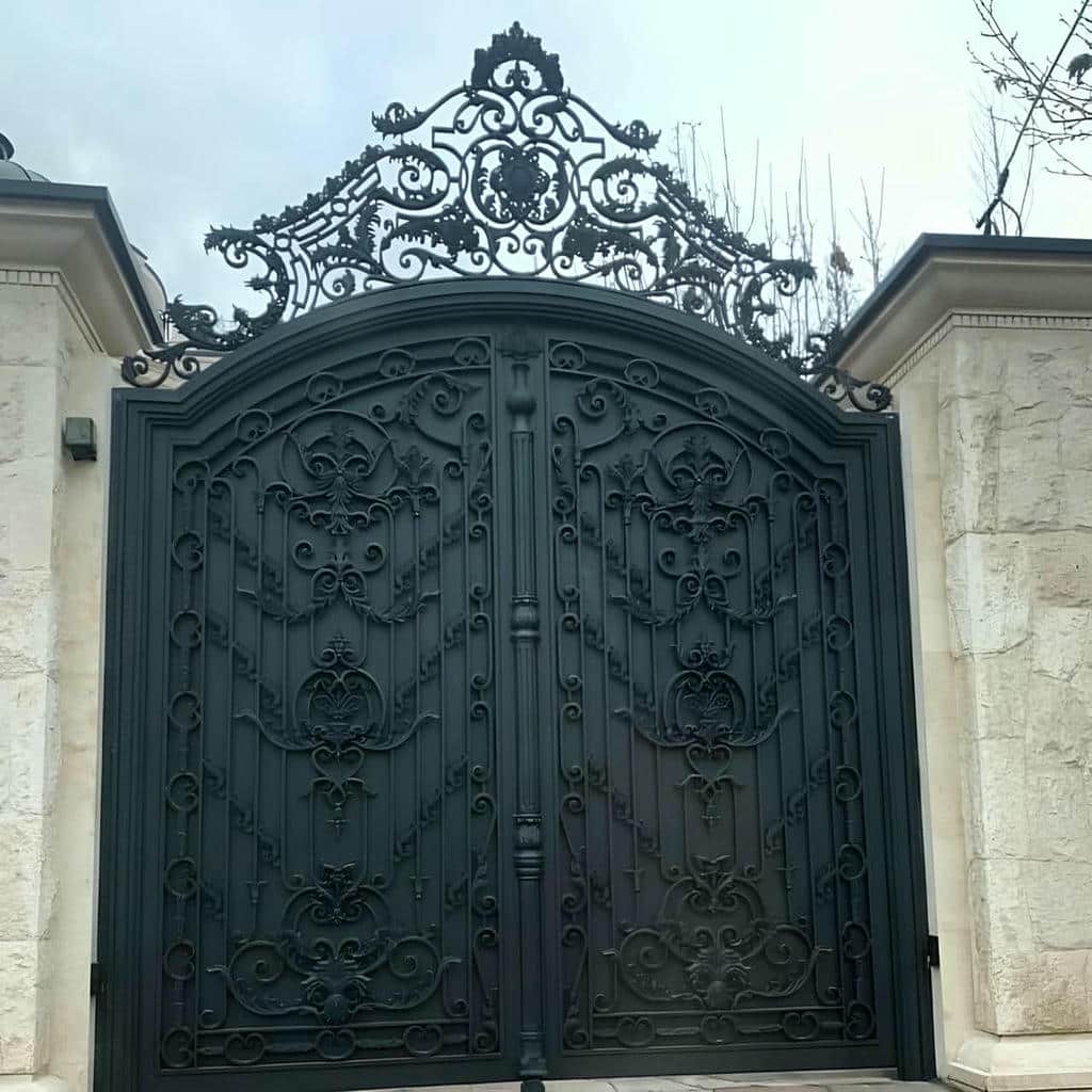 درب حیاط فرفورژه ویلایی در چالوس