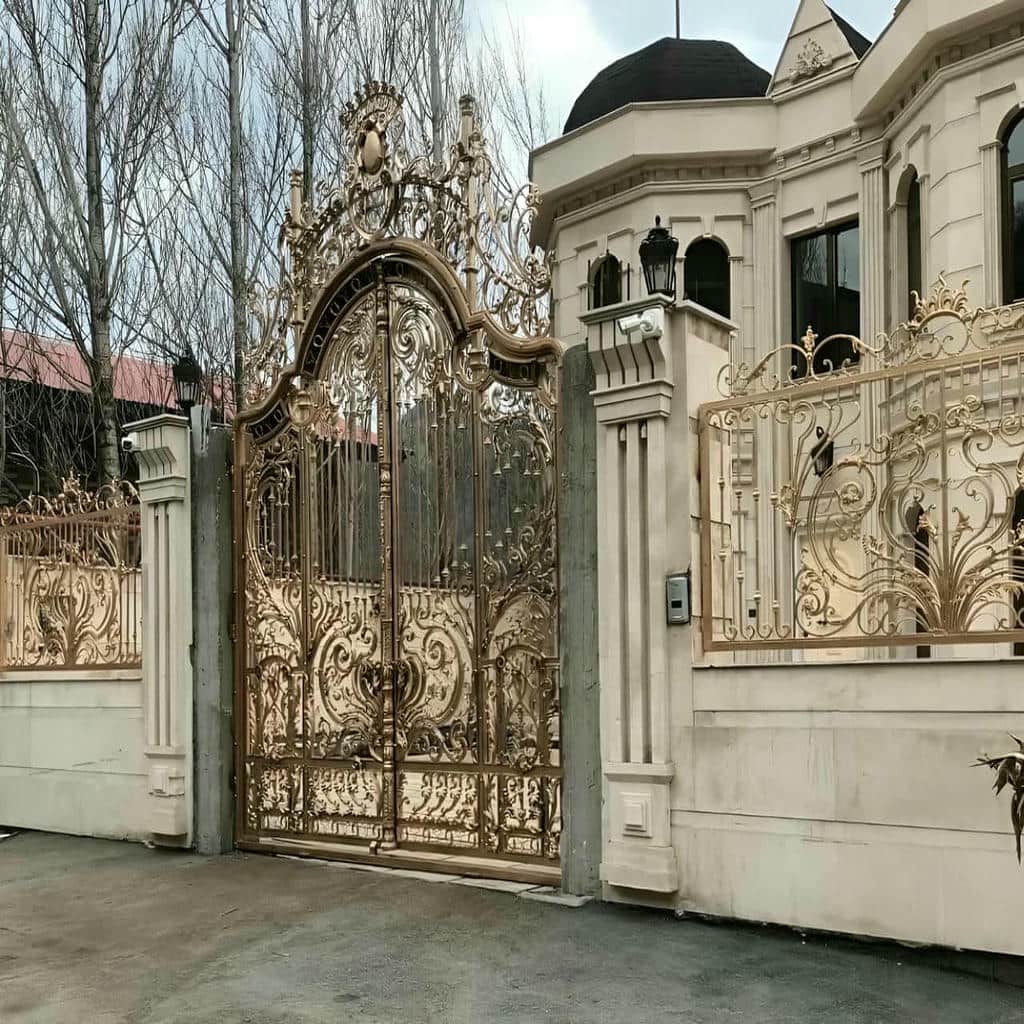 نصب درب حیاط فرفورژه ویلایی استاندارد در قشم