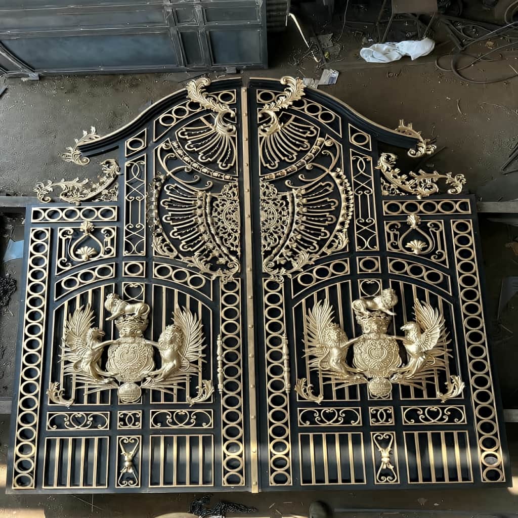 فروش درب حیاط فرفورژه ویلایی پارکینگ در فیروزکوه