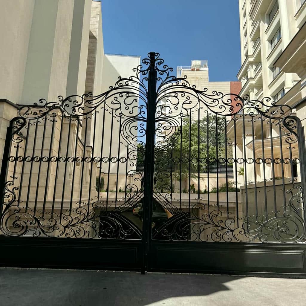 درب حیاط فرفورژه ویلایی در عظیمیه کرج