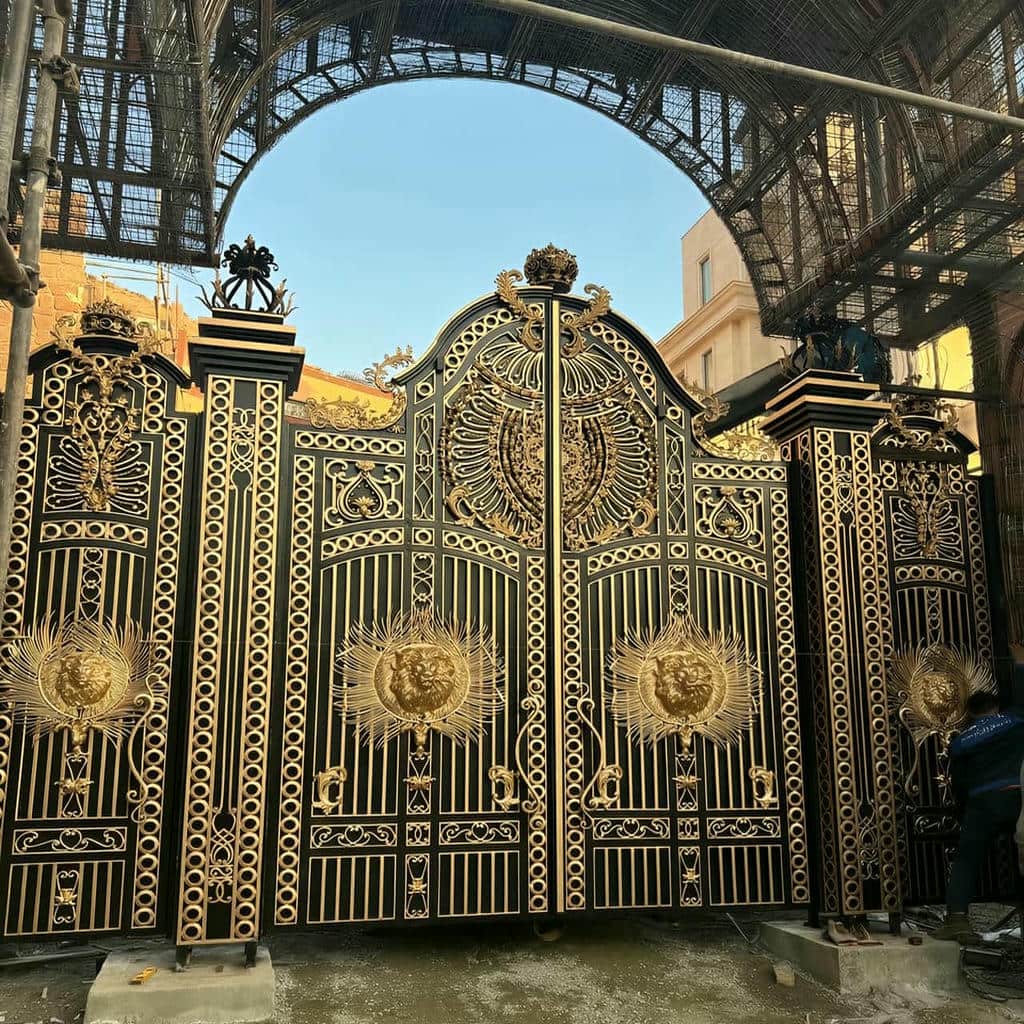 درب حیاط فرفورژه ویلایی در قم