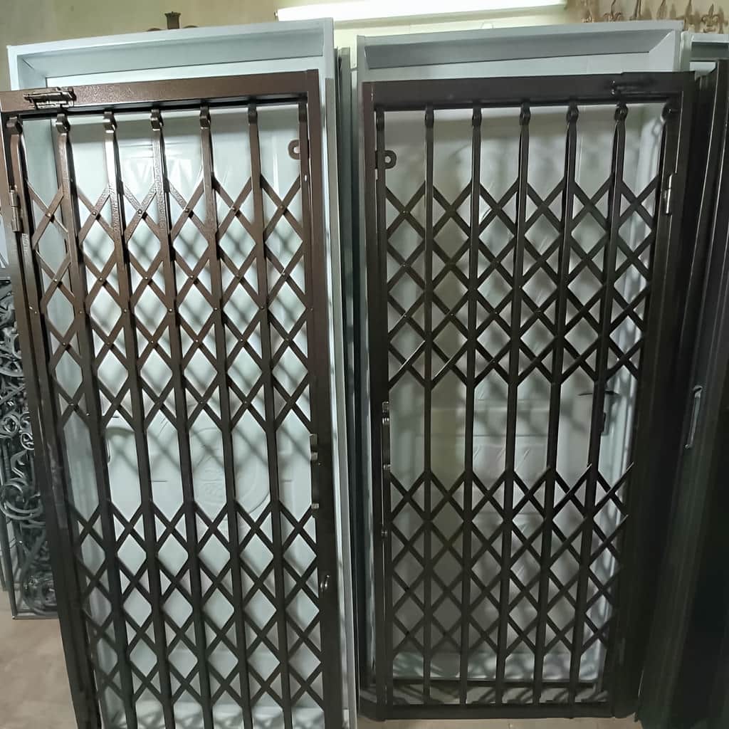 درب آکاردئونی با ریل روان و تراز