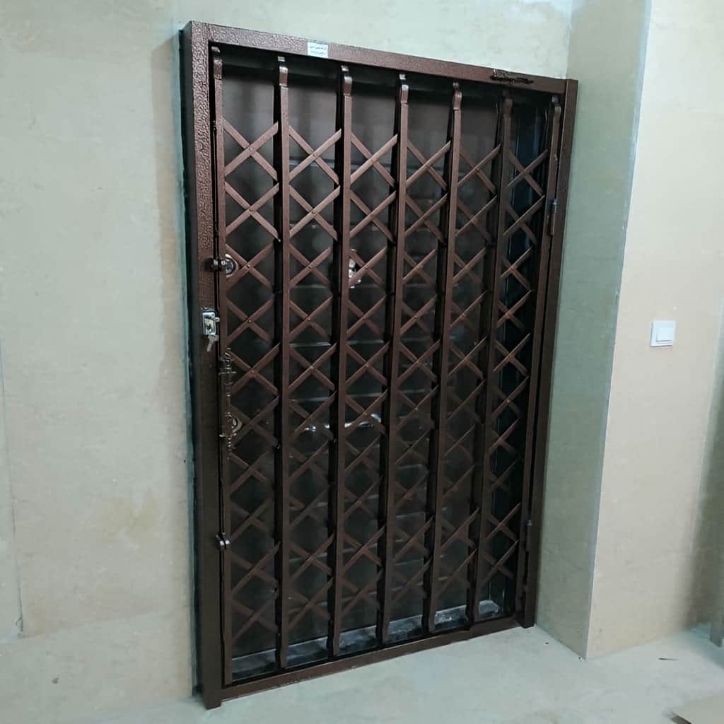 درب آکاردئونی ضد سرقت با جوشکاری تمیز بدنه