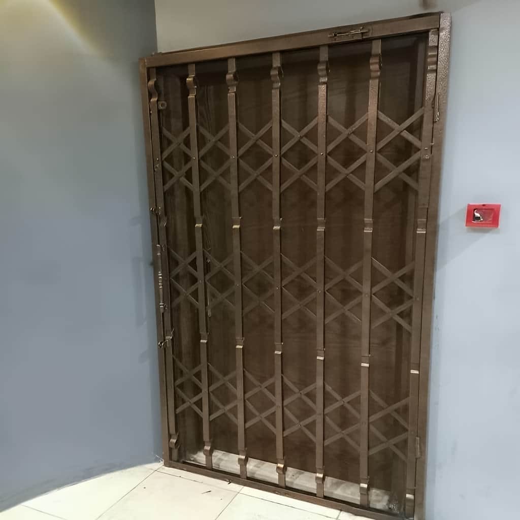 درب آکاردئونی فلزی با نصب اصولی چهارچوب