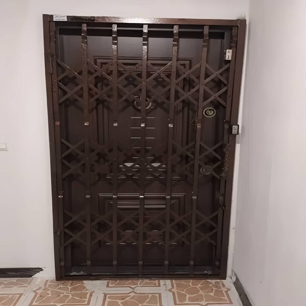 قفل درب آکاردئونی با یراق آلات بادوام