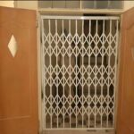 انتخاب قفل ایمن برای درب آکاردئونی و افزایش امنیت ورودی