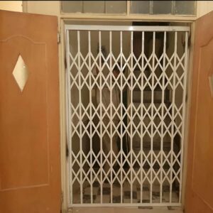 انتخاب قفل ایمن برای درب آکاردئونی و افزایش امنیت ورودی