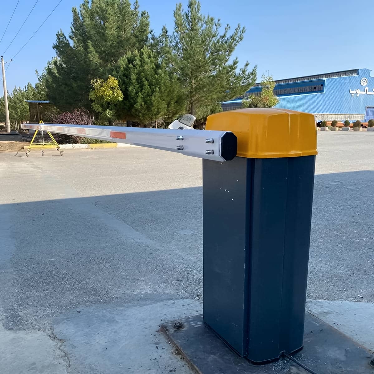 راهبند پارکینگ منازل شخصی با رنگ مقاوم فضای باز راهبند پارکینگ منازل شخصی با رنگ مقاوم فضای باز
