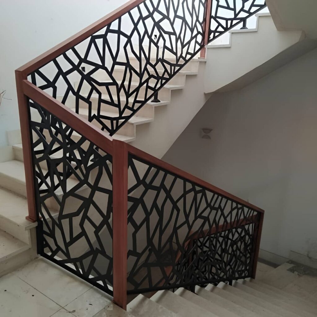 سفارش نرده سی ان سی طرح هندسی